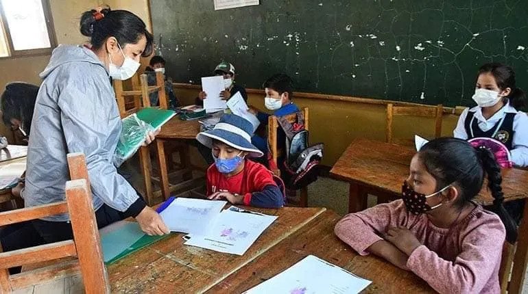 Deserción escolar en El Alto debido a clases semipresenciales