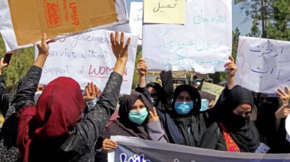 Mujeres protestan en Afganistán por sus derechos