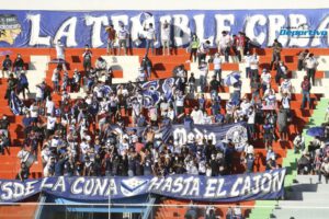 La hinchada del equipo “santo” en Santa Cruz apoya a San José en el partido contra Royal Pari