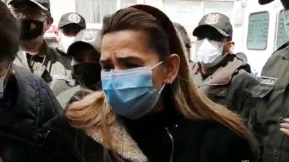 Jeanine Añez fuera del penal de Miraflores