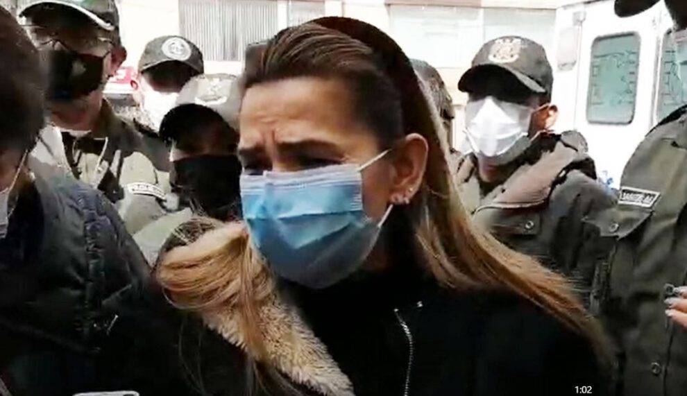 Jeanine Añez fuera del penal de Miraflores