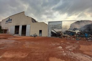 Incendio en fábrica de colchones Maxiking en Santa Cruz