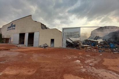 Incendio en fábrica de colchones Maxiking en Santa Cruz