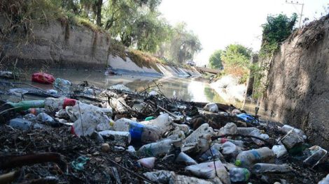 Contaminación en canales de riego en Cochabamba