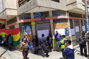 protestas en la sede de los gremiales