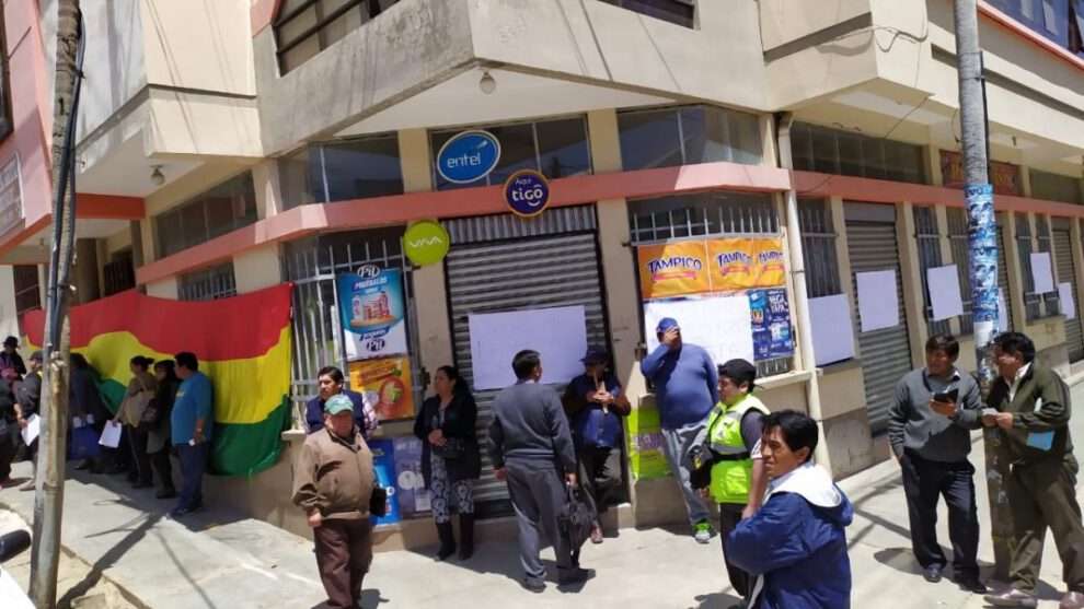 protestas en la sede de los gremiales