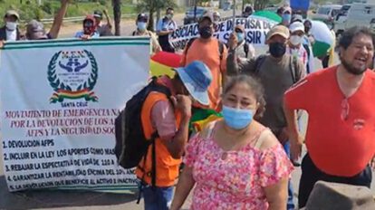 Devolución de aportes AFP bloquea ingreso al aeropuerto Viru Viru