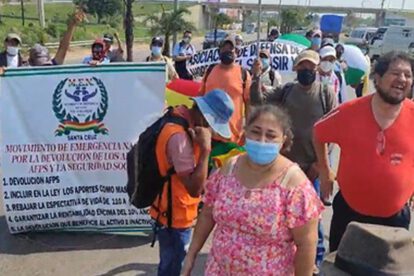 Devolución de aportes AFP bloquea ingreso al aeropuerto Viru Viru