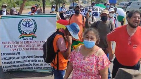 Devolución de aportes AFP bloquea ingreso al aeropuerto Viru Viru