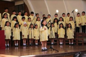 Niños mantienen vivo el legado de Óscar Alfaro