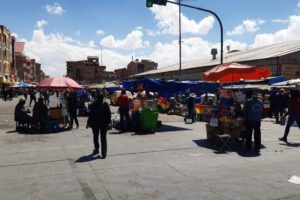 Comerciantes del Mercado Kantuta exigen el retiro de vendedores ambulantes