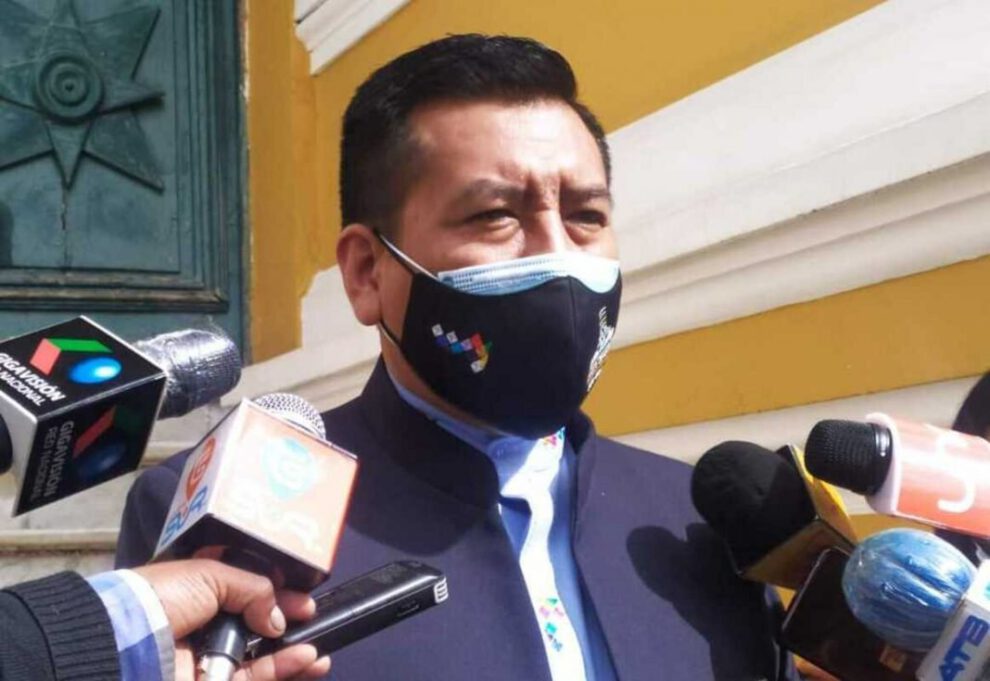 Macabros asesinatos y la opinión de Freddy Mamani sobre la educación