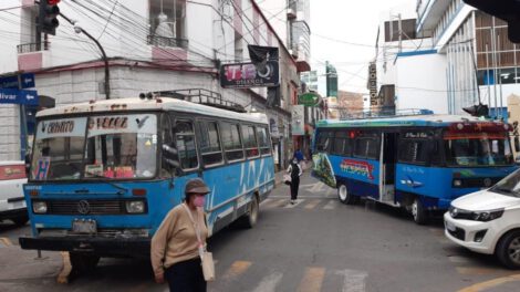 Bloqueo de transportistas en Oruro