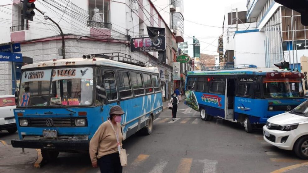 Bloqueo de transportistas en Oruro