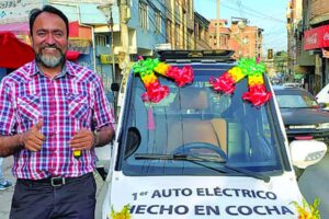 Auto eléctrico hecho en Bolivia con placa de circulación