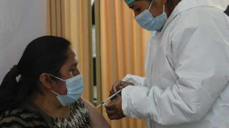 Estrategia de vacunación en Bolivia para detectar casos de coronavirus