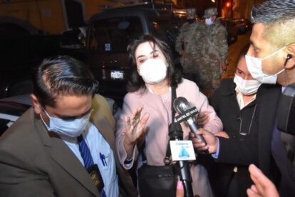 María Doria Medina aprehendida por efectivos policiales de la Felcc