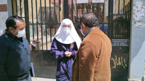 donación a ancianos en La Sagrada Familia por Feduto