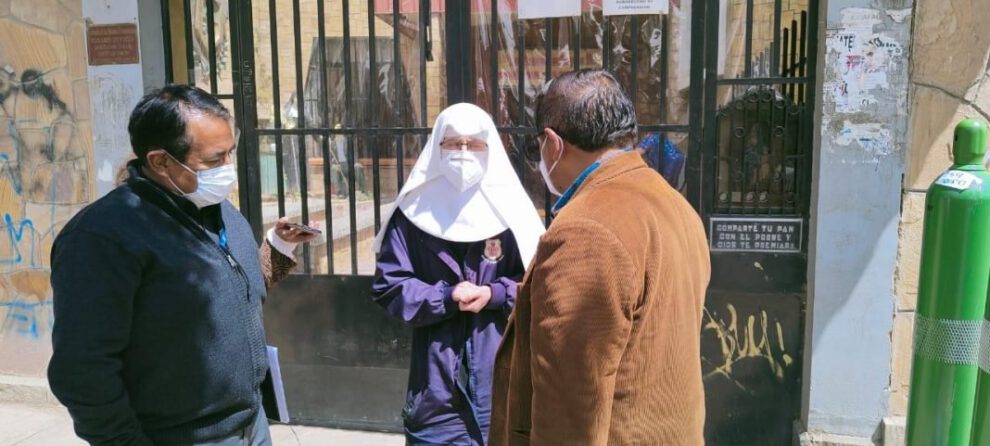 donación a ancianos en La Sagrada Familia por Feduto
