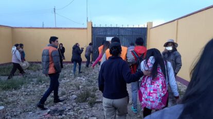 Menores de edad consumiendo alcohol en Oruro