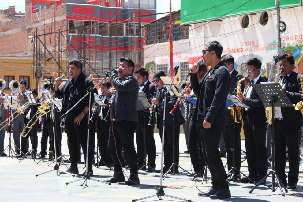 Retreta de Bandas en el Carnaval de Oruro