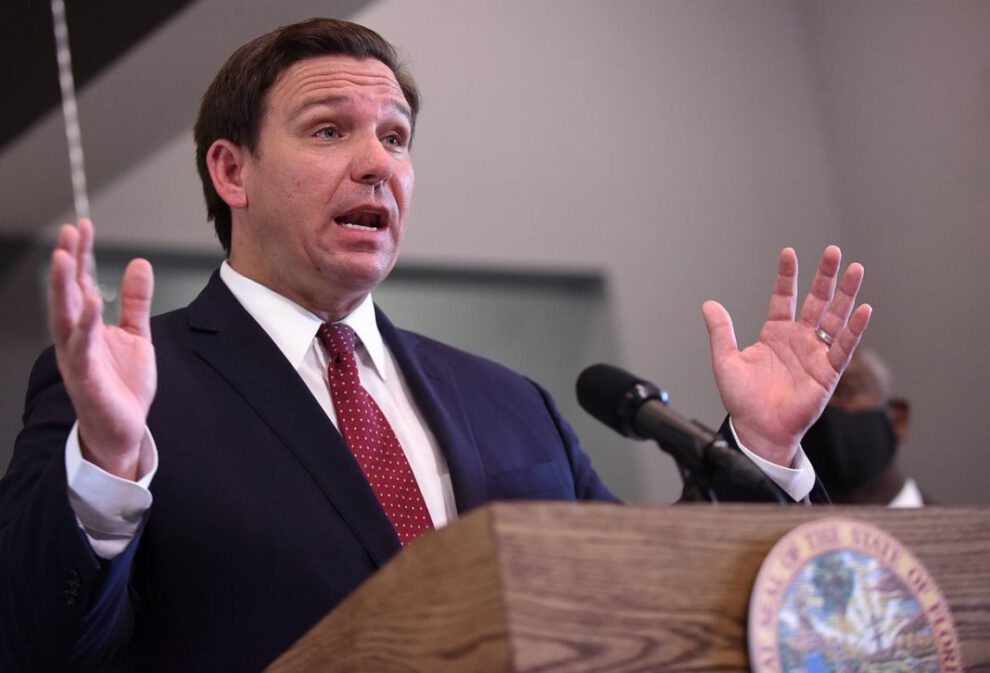Gobernador de Florida amenaza con multa de $us 5 millones a autoridades que obliguen a vacunarse contra el Covid-19