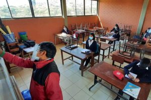 Vacunación para estudiantes en Cochabamba
