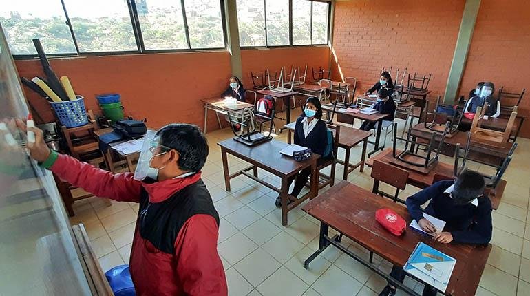 Vacunación para estudiantes en Cochabamba