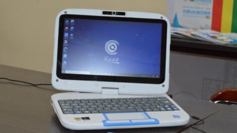 Entrega de computadoras Kuaa para estudiantes en situación de vulnerabilidad
