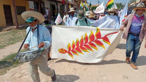 Marcha indígena que se dirige a la capital cruceña