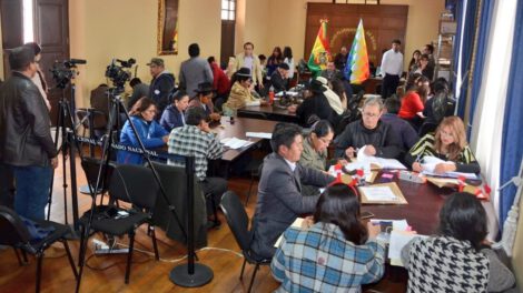 Reinstalan sesión para verificación de requisitos de los postulantes a vocales del TSE