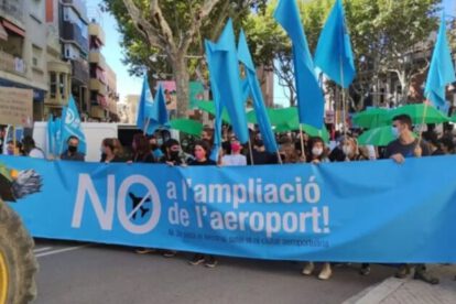 Manifestación contra ampliación aeropuerto en Barcelona