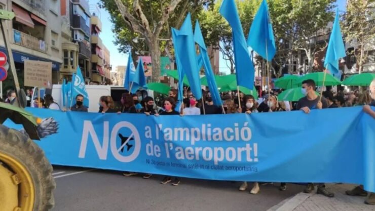 Manifestación contra ampliación aeropuerto en Barcelona