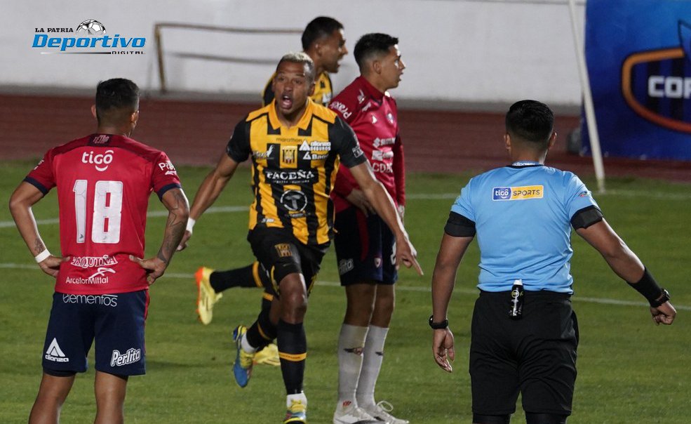 The Strongest se mantiene en carrera por el título
