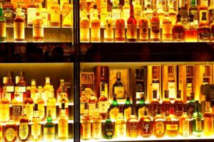 Aumentar impuestos a bebidas alcohólicas evitará muertes por cáncer
