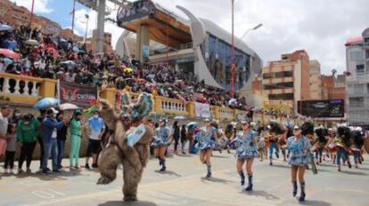 Diablada de Bolivia en la Avenida Cívica