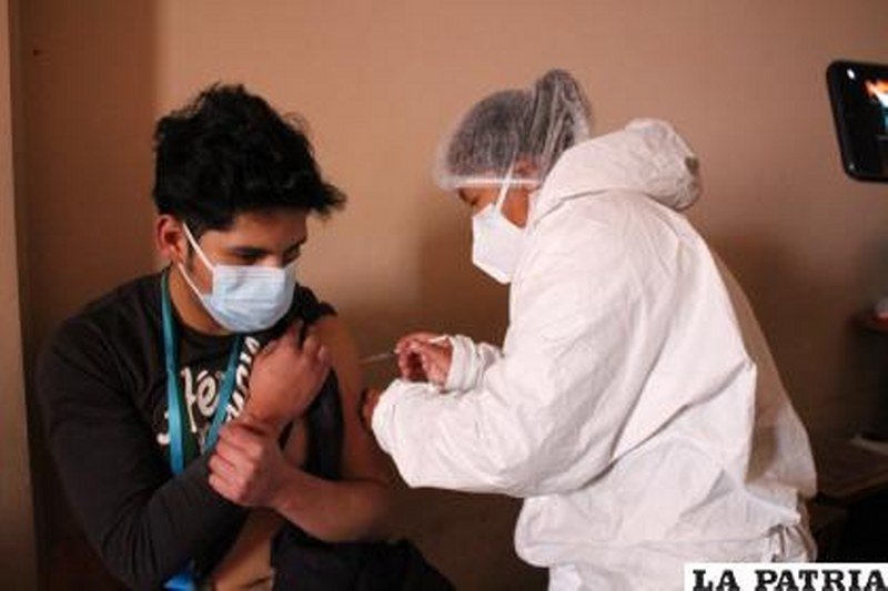 Vacunación en Oruro para mayores de 18 años