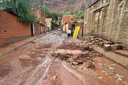 Lluvia torrencial en Camargo afecta calles y casas