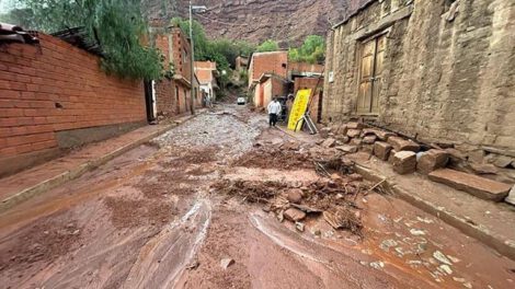 Lluvia torrencial en Camargo afecta calles y casas