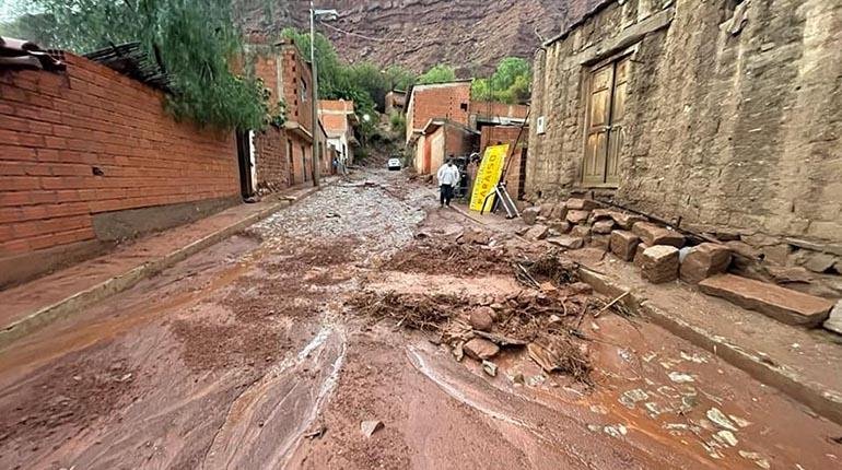 Lluvia torrencial en Camargo afecta calles y casas
