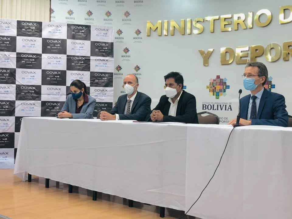 Entrega de actas de vacunas Pfizer en Bolivia