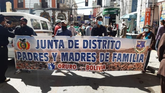 Paralelismo en la dirigencia de padres de familia