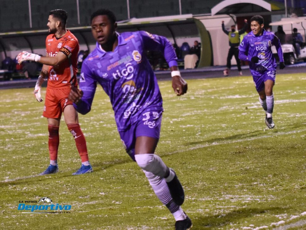 Real Potosí golea a Real Santa Cruz en un partido decisivo