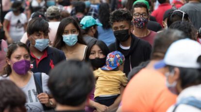 Personas con barbijos para protegerse contra el coronavirus