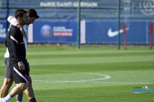 Pochettino y Messi dialogan antes del entrenamiento
