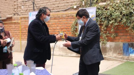 Reconocimiento al director del Complejo Hospitalario, Israel Ramírez, en el Día del Médico Boliviano