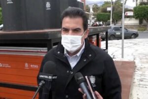 Manfred Reyes Villa inspecciona obras en Cochabamba