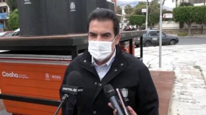 Manfred Reyes Villa inspecciona obras en Cochabamba
