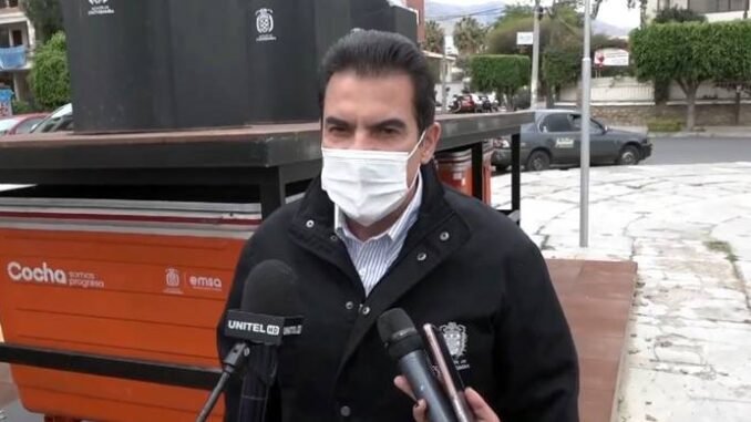 Manfred Reyes Villa inspecciona obras en Cochabamba