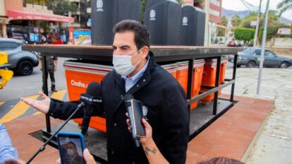 Manfred Reyes Villa durante una inspección en Cochabamba